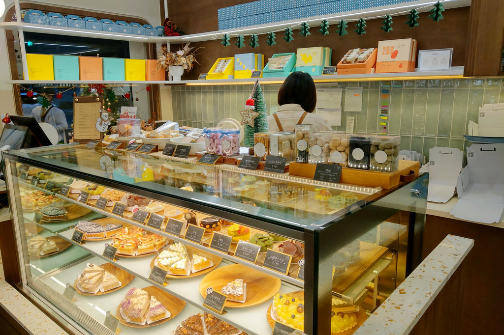 台北吃蛋糕(松山區)｜稍甜 SyrupLess！台北小巨蛋 實體店面，用招牌的水果千層蛋糕，療癒你的午茶時光