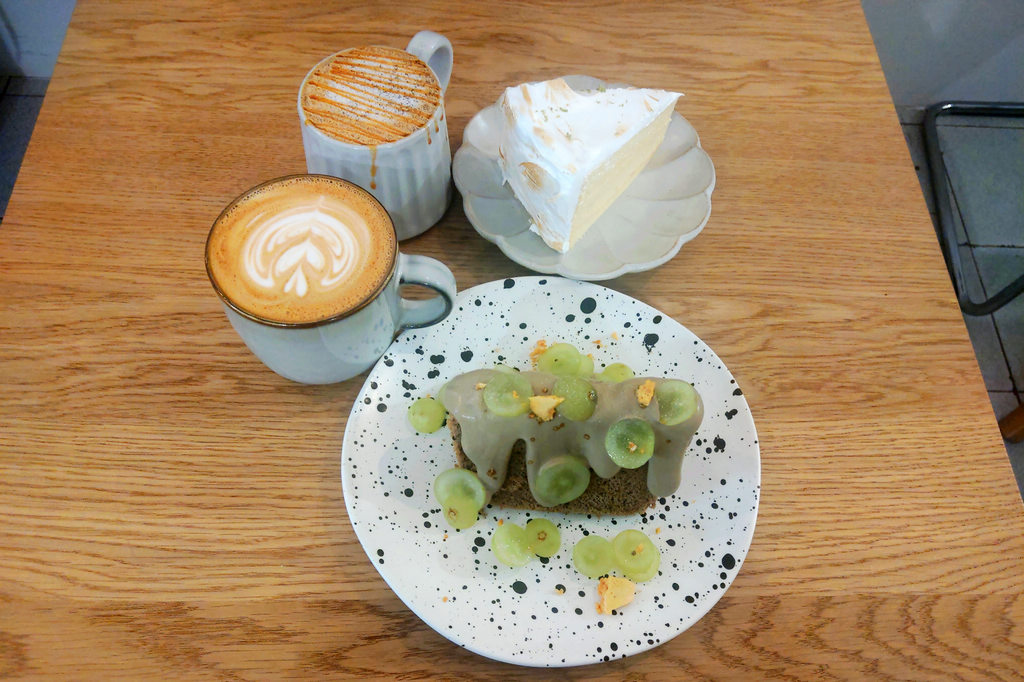 台北吃蛋糕(松山區)｜稍甜 SyrupLess！台北小巨蛋 實體店面，用招牌的水果千層蛋糕，療癒你的午茶時光