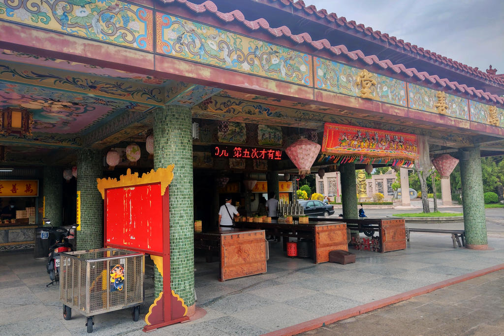 台南北門－錢來也雜貨店 ｜濱海地區特有，由蚵、貝殼改造而成的傳統老屋，偶像劇「青蛙與王子」的拍攝場景