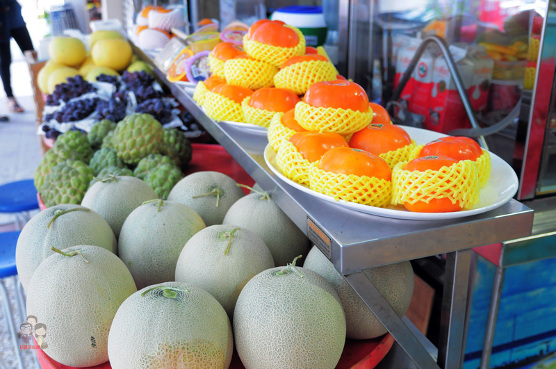 台南中西區冰品｜裕成水果行，就像是一道彩虹劃過的繽紛水果冰．