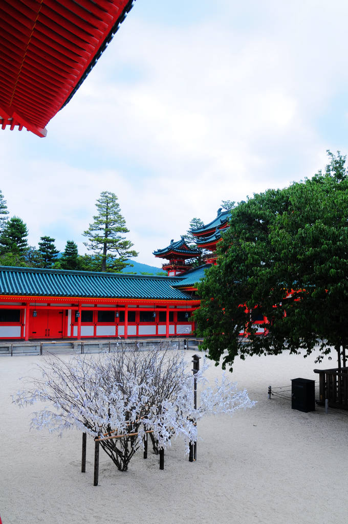 京都自由行｜平安神宮．紀念平安建都1100年而創建，也是京都春日賞櫻的勝地