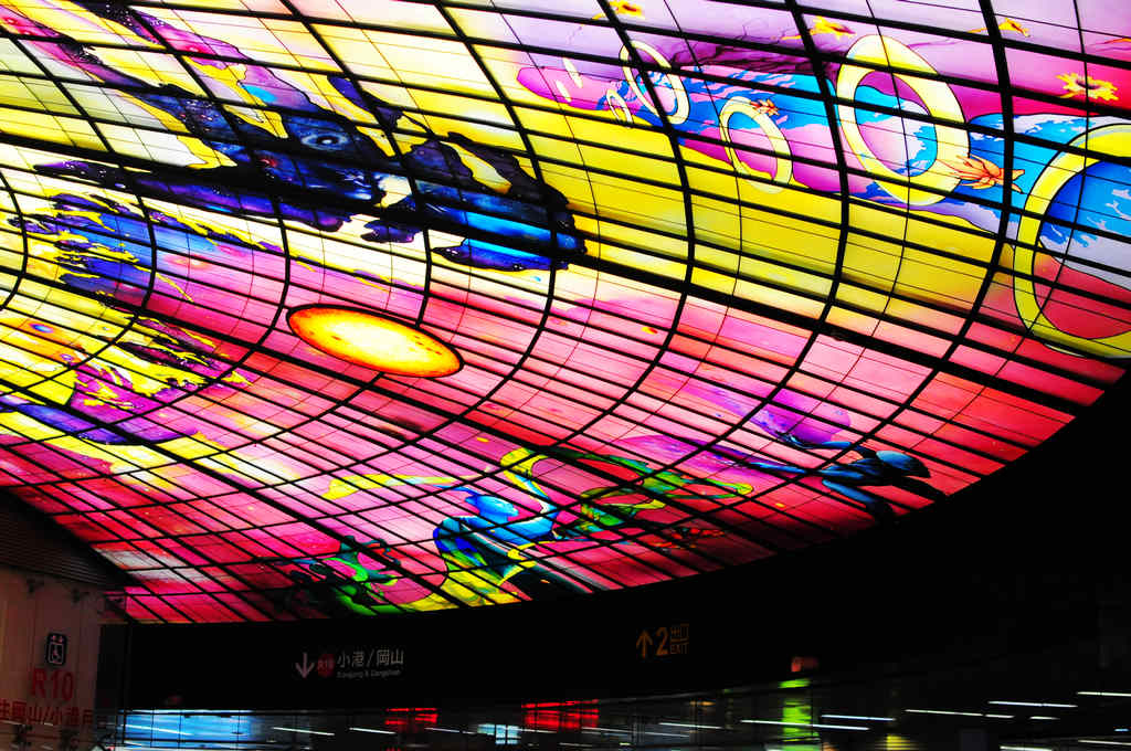 高雄市新興區｜高雄捷運美麗島站－光之穹頂！全球最美的車站之一