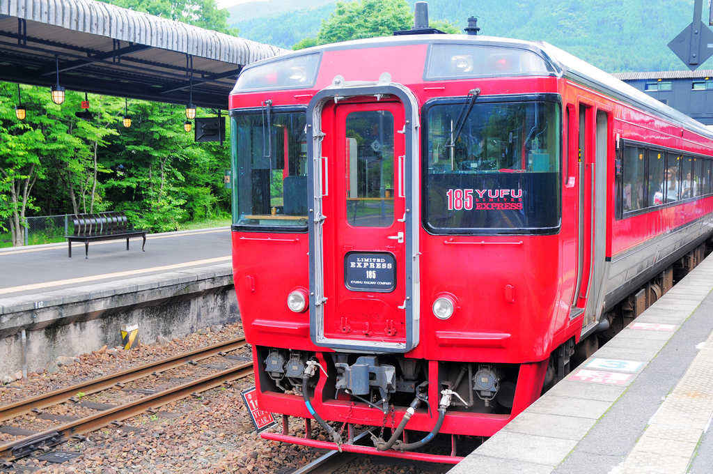 日本九州自由行交通手段｜由布院之森(ゆふいんの 森)～熊本到由布院，必搭的觀光列車