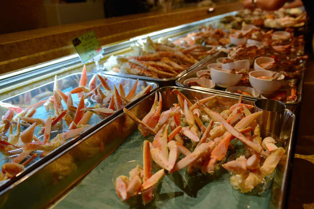 北海道札幌必吃美食｜難陀 カニ食べ放題．海鮮バイキングx線上訂位教學x帝王蟹腳吃到你嫑嫑的，海鮮燒肉讓您吃到飽