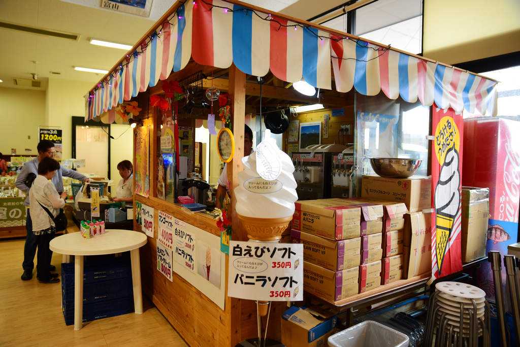 日本富山－新湊漁港｜新湊きっときと市場～大啖富山灣新鮮活跳跳的海味，還有白蝦冰淇淋