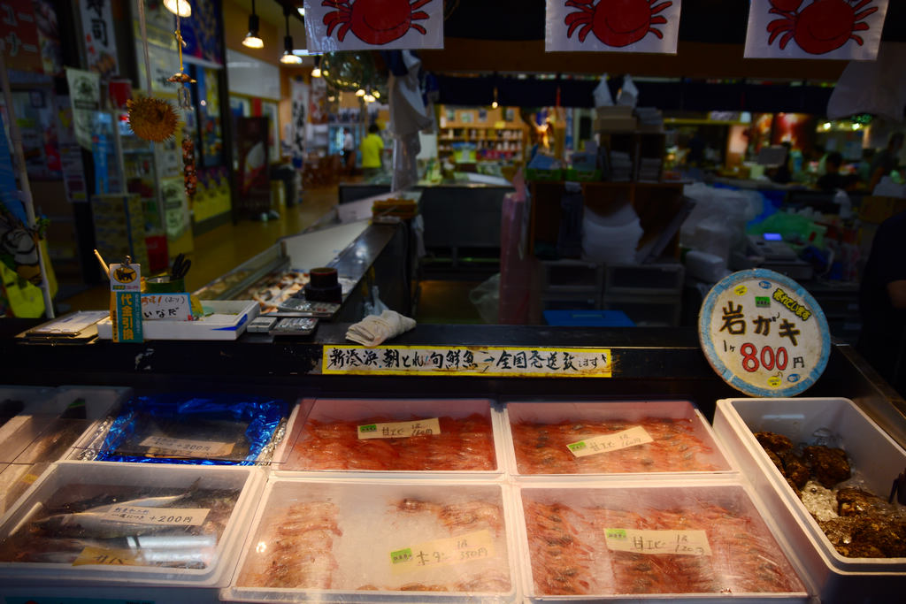 日本富山－新湊漁港｜新湊きっときと市場～大啖富山灣新鮮活跳跳的海味，還有白蝦冰淇淋
