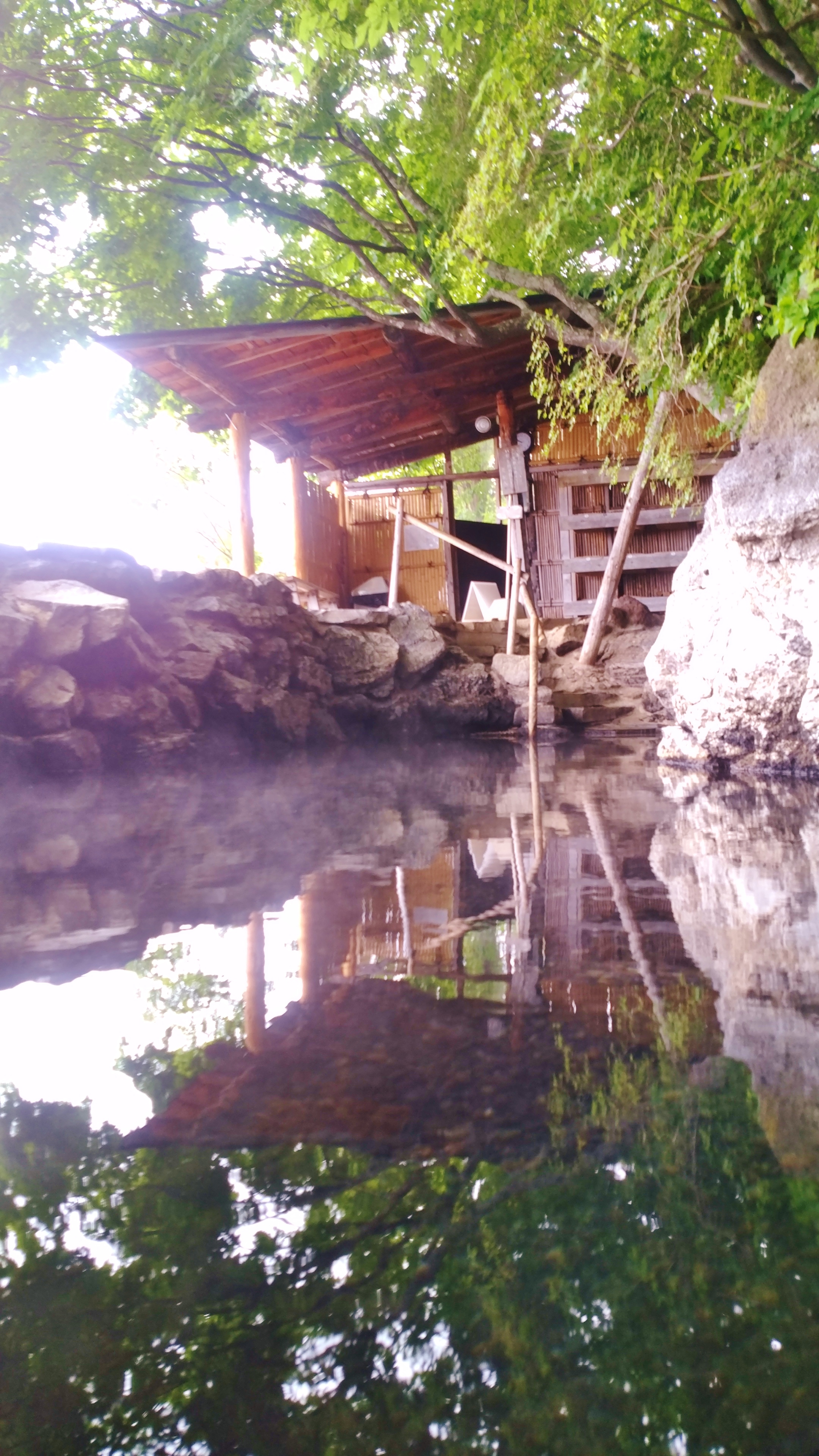 北海道支笏湖｜湖水岸旁的百年秘湯～丸駒溫泉旅館
