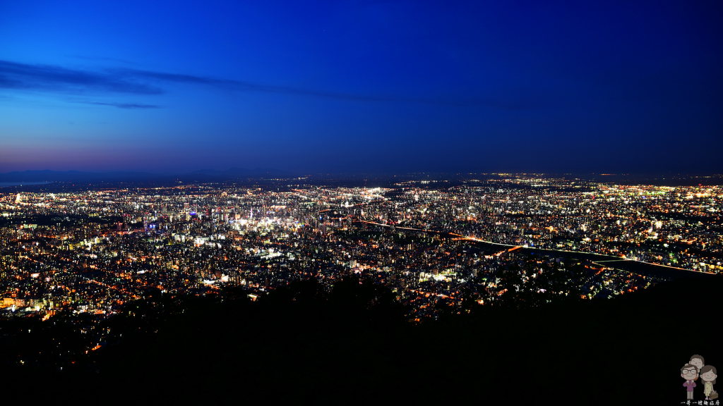 北海道札幌｜日本新三大夜景之藻岩山夜景，從白天到黑夜美景全收錄（含交通方式．登山纜車折價券資訊）