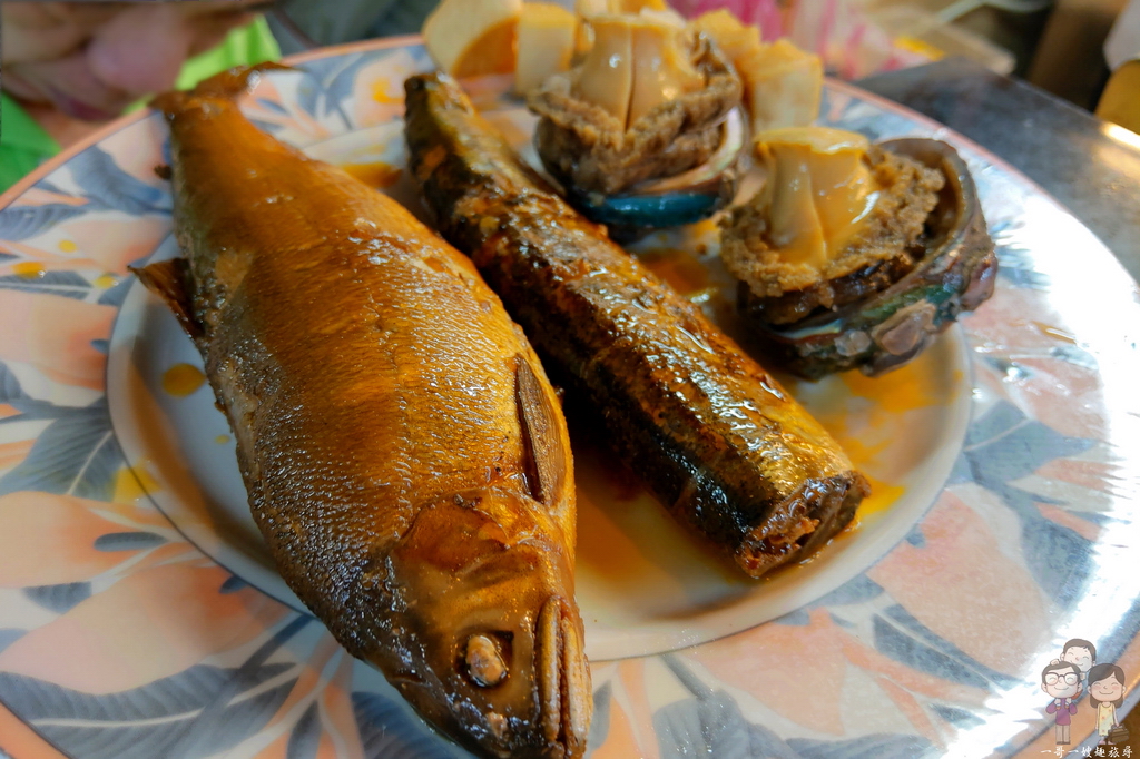 美味台北｜大稻埕的美好食光，迪化街永樂市場內的平實美味日本料理攤～丸隆生魚行