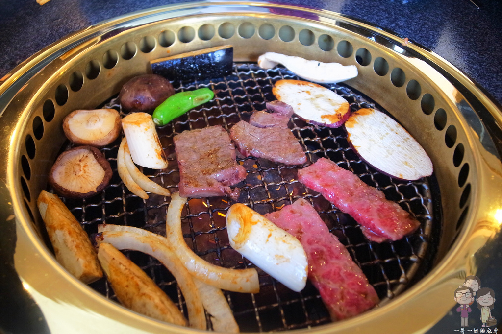 東京吃燒肉｜新宿駅旁，燒肉亭 六歌仙！和牛燒肉吃到飽，干貝、蟹腳一樣無限任您享用
