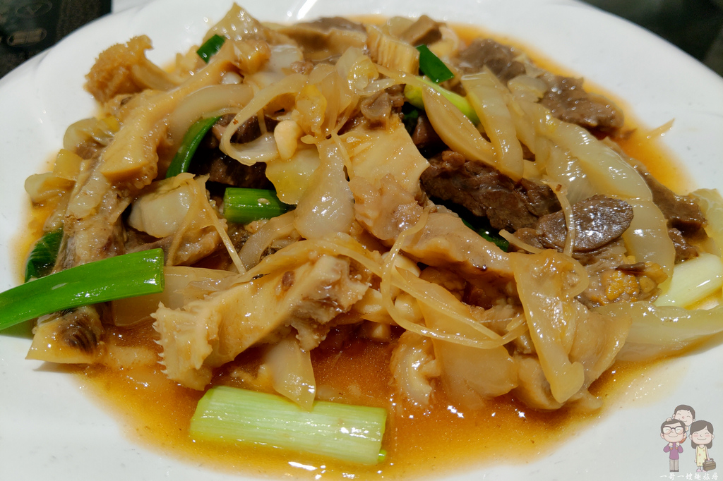 台南仁德美食｜老字號的阿裕牛肉涮涮鍋 – 牛肉湯，除了鮮甜好滋味外，崑崙分店也走網美風