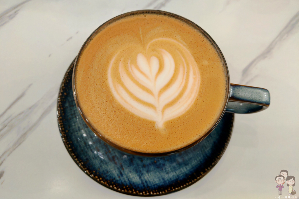 基隆喝咖啡｜安樓咖啡ENZ0 CAFE~五層樓純白色系＋雕花牆面的老宅咖啡，基隆廟口旁，網美最愛咖啡館