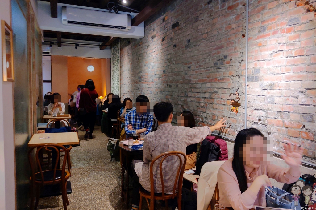 台北喝咖啡(大同區)｜月霞 Waha Cafe！赤峰街 x 靜巷內的老宅咖啡館，尋回屬於打鐵街的老派靈魂