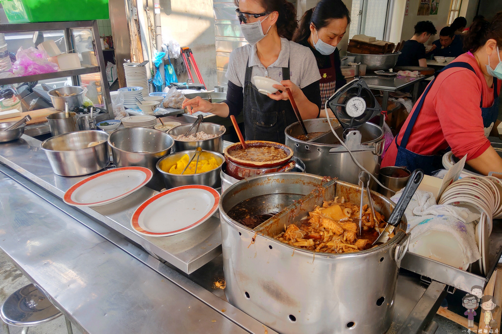 嘉義市西區美食｜阿溪雞肉飯．五十年在地老口味，嘉義人早餐就吃這一味