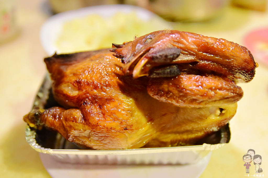 宜蘭蘇澳美味｜番割田甕缸雞，噴香軟嫩又多汁，最好吃的烤雞外帶回家享用一樣是超美味