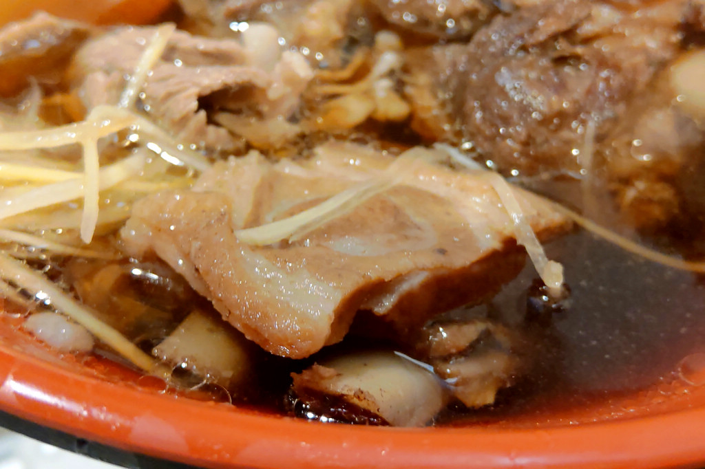 台北文山美食｜寶杏堂．在充滿童趣與復古的懷舊氛圍中，享用手切滷肉飯、溫補羊肉湯