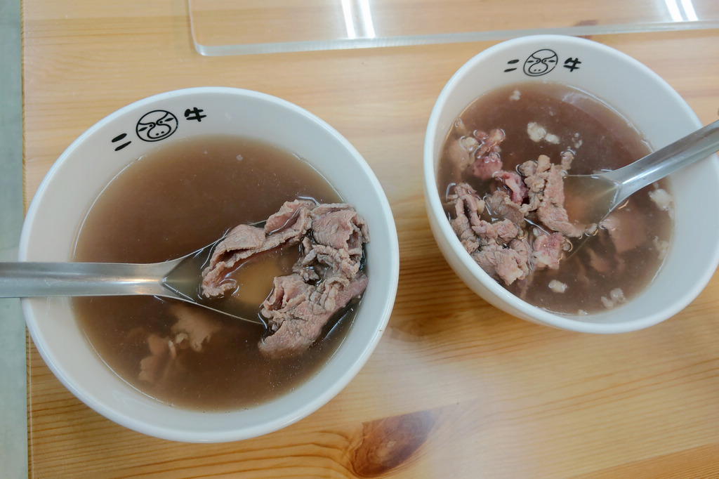 台南安平美食｜二牛牛肉湯！安平運河旁的美味台南牛肉湯店，還有脆皮臭豆腐也好吃