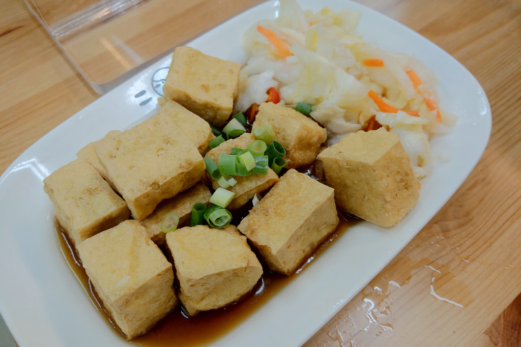 台南安平美食｜二牛牛肉湯！安平運河旁的美味台南牛肉湯店，還有脆皮臭豆腐也好吃