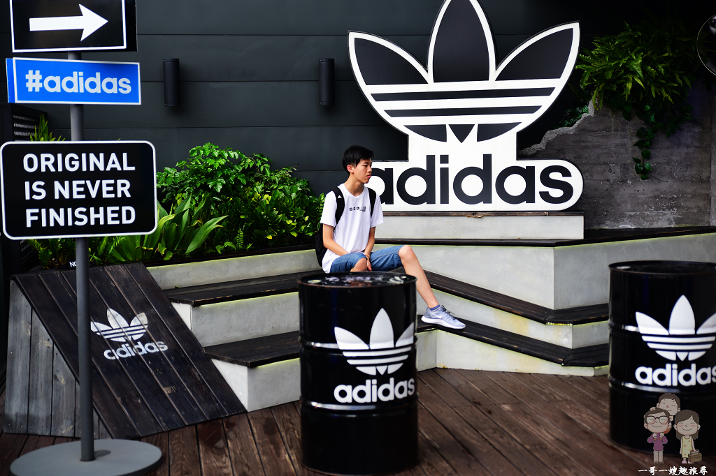 台中西區 adidas 綠園道運動專業門市｜IG打卡景點，除了流行運動服飾，還有顛倒籃球場＋三葉草空中花園好好拍