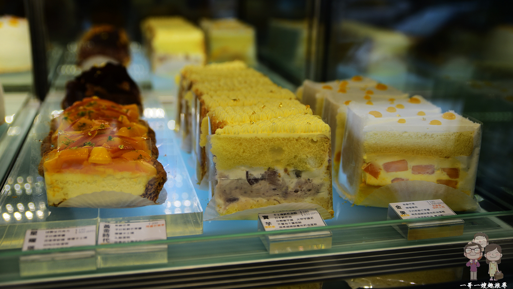 台中西區吃蛋糕｜ L.Z. Dessart 無框架甜點，白色系唯美甜點店，Latte咖啡還有可愛小鯨魚拉花