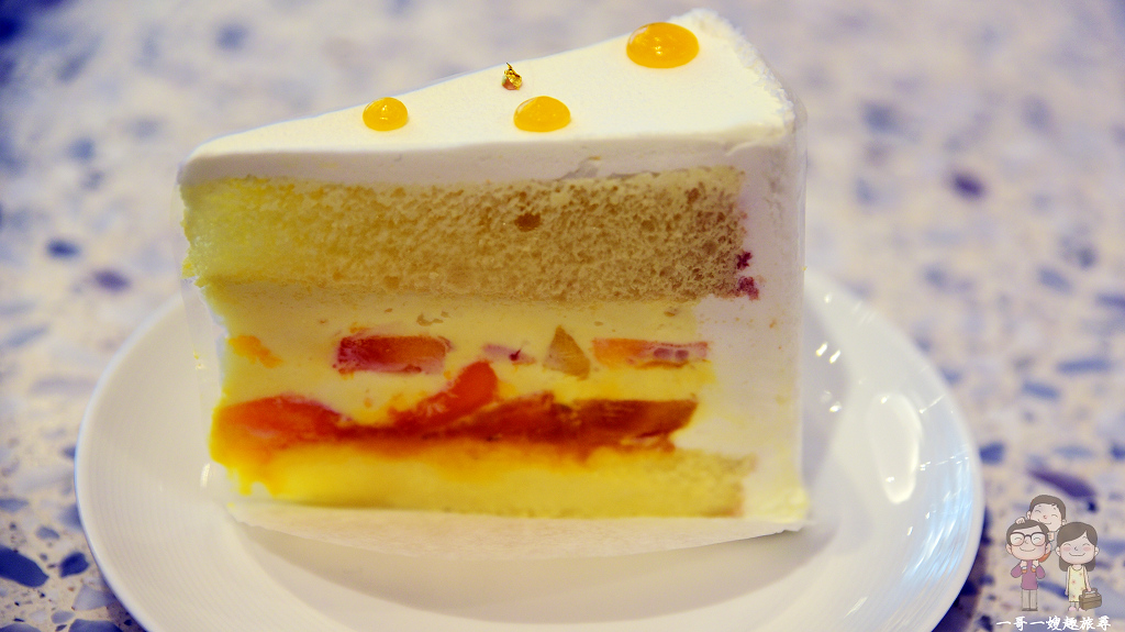 台中西區吃蛋糕｜ L.Z. Dessart 無框架甜點，白色系唯美甜點店，Latte咖啡還有可愛小鯨魚拉花