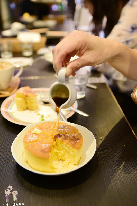 統一時代百貨下午茶｜厚達4公分的舒芙蕾鬆餅～UZNA OMOM 杏桃鬆餅屋