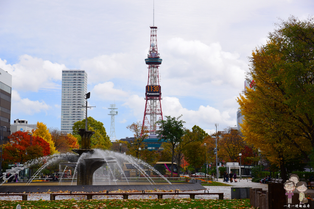 北海道札幌｜大通公園的秋日，除了電視塔之外還可賞金黃的銀杏與紅黃變色葉