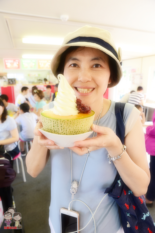 北海道富良野｜夏日消暑聖品～POPURA FARM！給您滿滿的哈味，半顆哈密瓜上頭再擠上濃醇香的哈密瓜霜淇淋