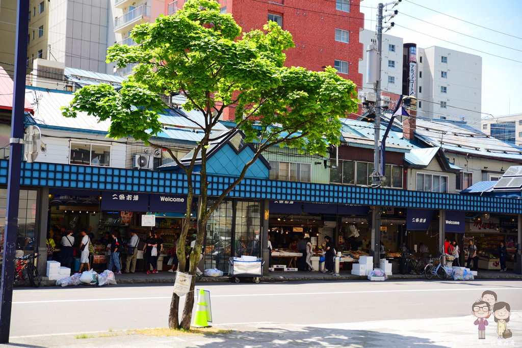 札幌美味．二条市場～どんぶり茶屋｜七千円有找！刷一排海鮮丼飯，讓你一次嚐到七碗尚青ㄟ海鮮丼飯