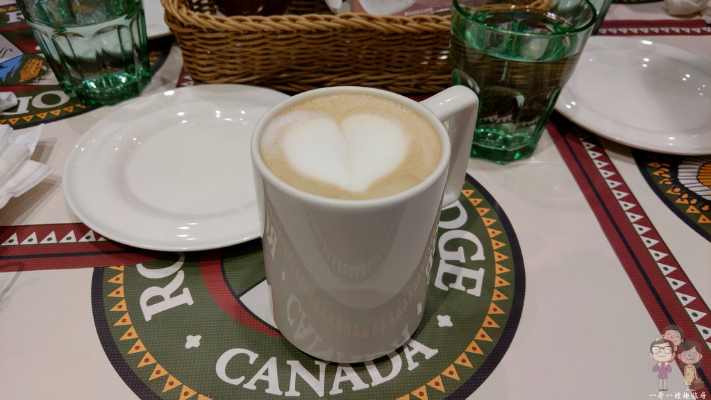 桃園華泰名品城｜來自加拿大的潮牌服飾！ROOTS CAFE’ 還有源於加拿大的自然之味
