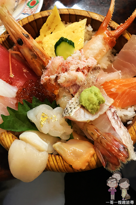 金澤排隊美食｜撒上金箔的海鮮丼，市場裡的鮮美味～近江町市場寿し