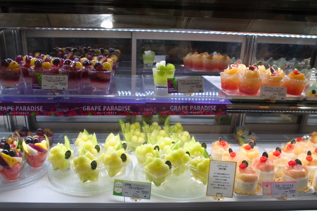 東京池袋｜果物専門店~新宿高野(TAKANO)西武池袋店，超人氣外帶水果蛋糕專櫃