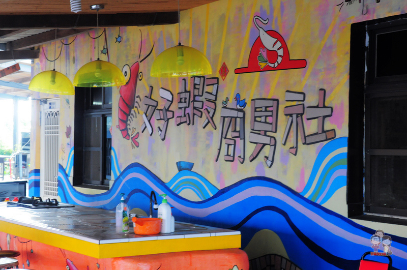 花蓮豐濱喝咖啡｜海浪Cafe，就是一片海藍藍的海景咖啡，還有離海最近的籃球場