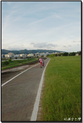 單車小折｜踩在夕陽下，彩虹～美堤河濱公園