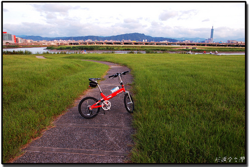 單車小折｜踩在夕陽下，彩虹～美堤河濱公園